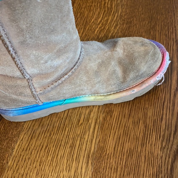 UGGS SIZE 3 - Picture 4 of 5